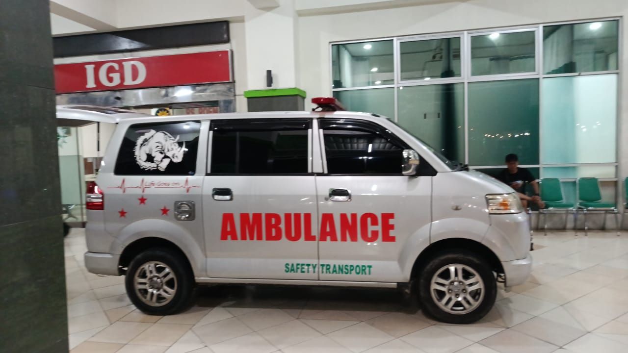 Gambar sewa ambulance semarang 1