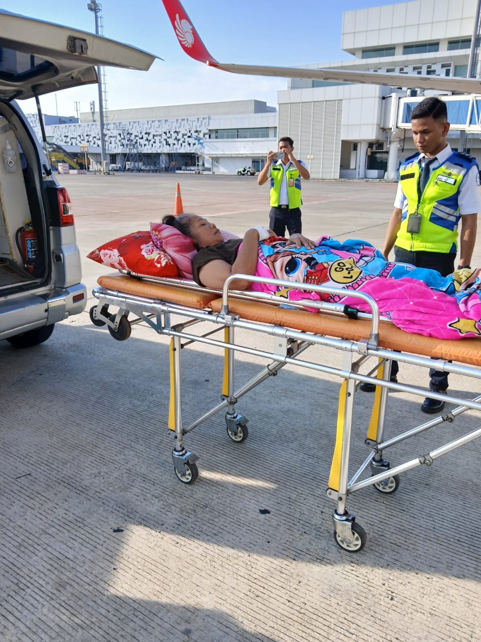 Gambar sewa ambulance semarang 4